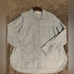 Pre love | In great condition | Color: Light Denim | Button down shirt
